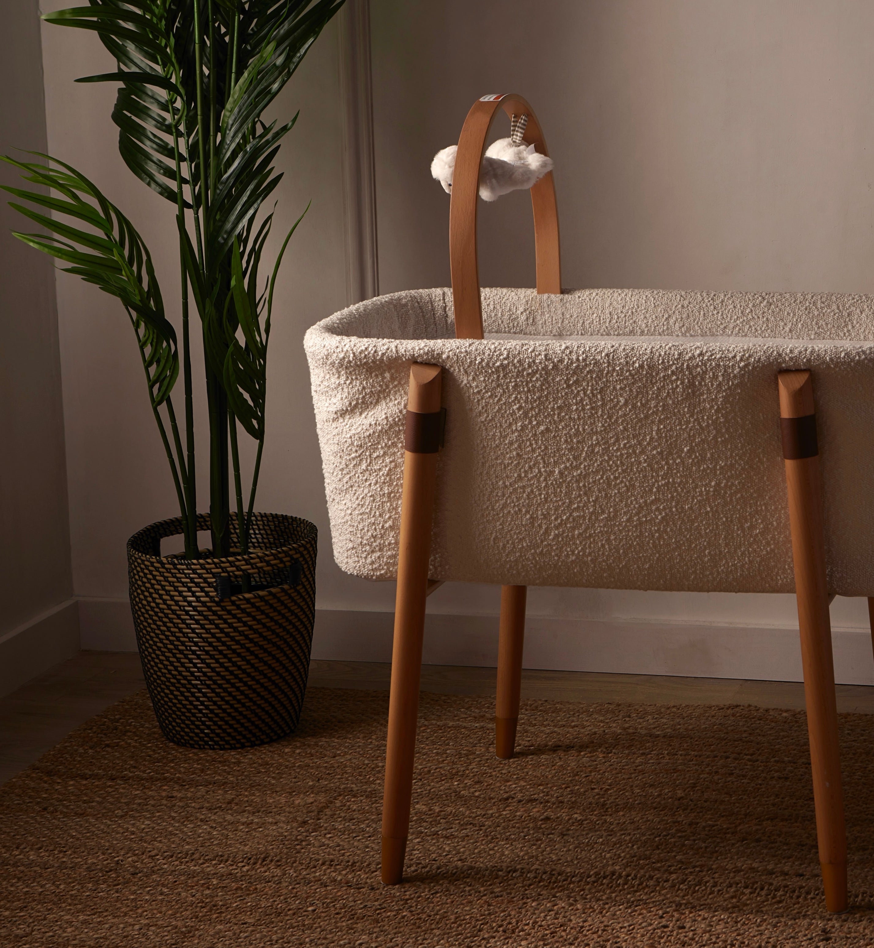 Vola Crib & Sheets Bundle