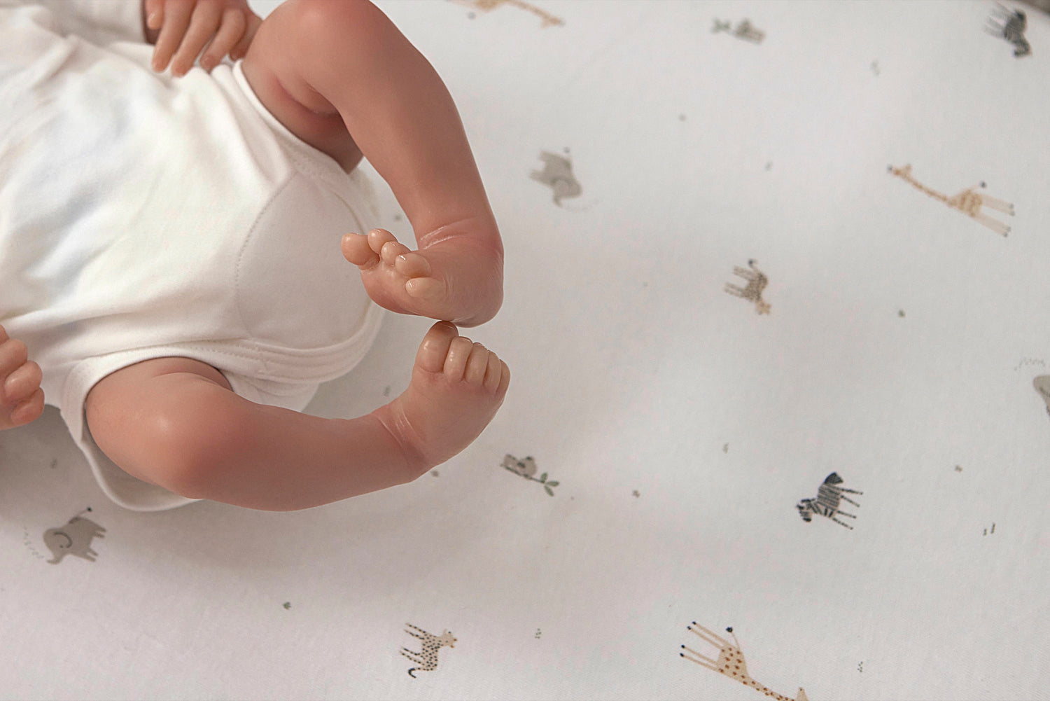 Co Glide Electric Bedside Crib & Sheets Bundle